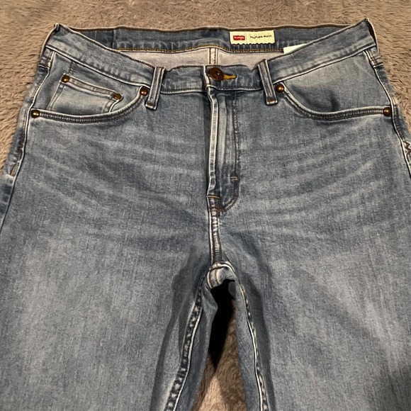 Wrangler Relaxed Boot Jeans Men's 32x30 Light Wash Blue Denim Cowboy Western - Picture 2 of 14